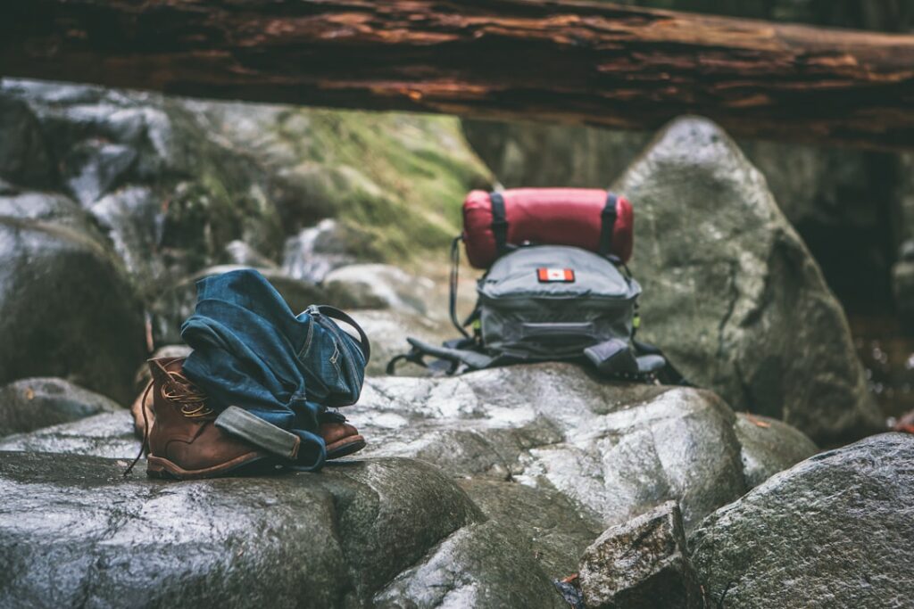 Perbedaan Tas Dyneema vs Cordura: Komparasi Karakteristik Material Ransel Hiking