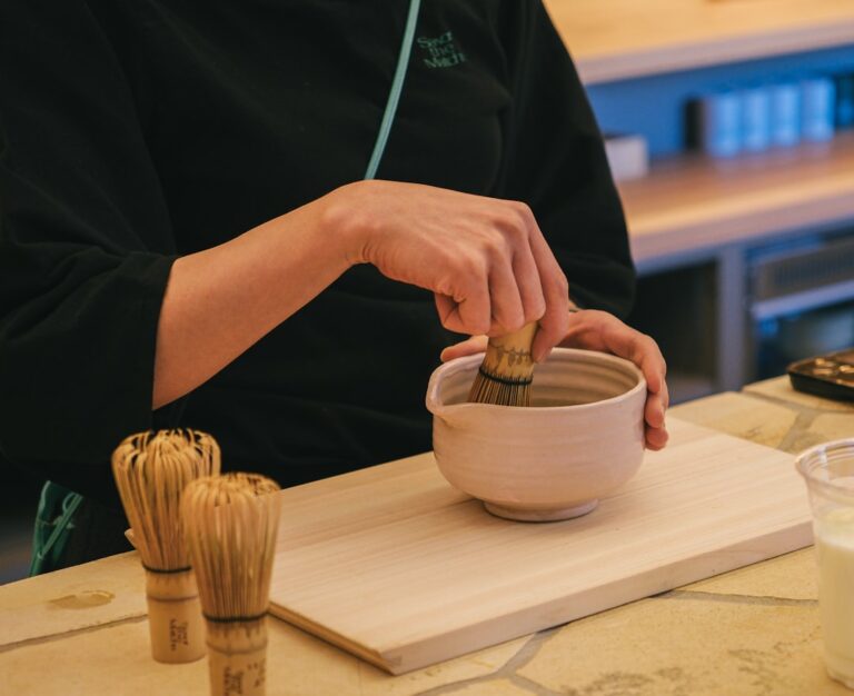 Ceremonial vs Culinary Matcha: Perbandingan Kualitas Rasa dan Penggunaan